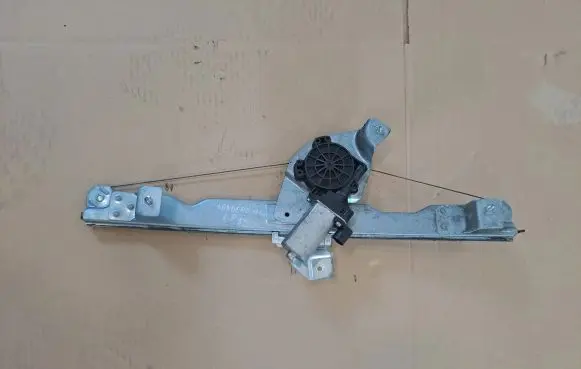 Renault Sandero I Front door window regulator with motor