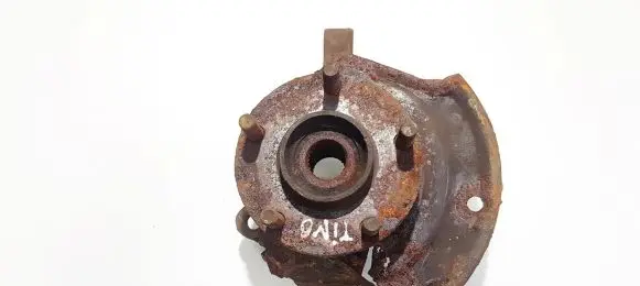Nissan Almera Tino Front wheel hub