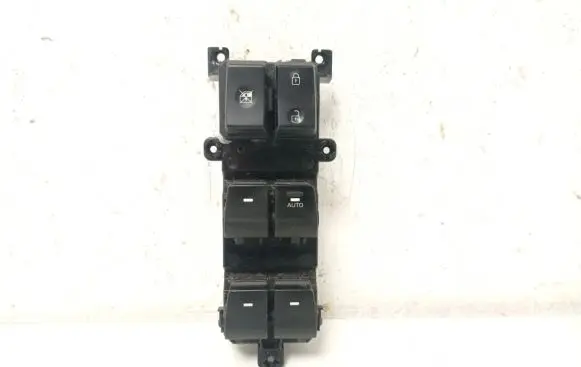 Hyundai Tucson TL Electric window control switch 93570D3141