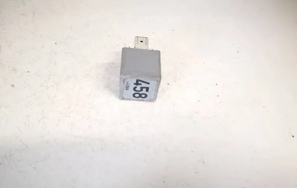 Volkswagen Touran I Other relay 1k0906381 v23134-b52-x426