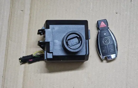 Mercedes-Benz GL X166 Ignition lock A1669052801 1669052801
