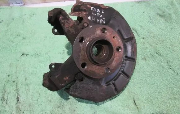 Skoda Fabia Mk1 (6Y) Front wheel hub spindle knuckle