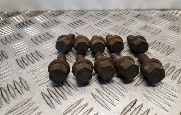 Mercedes-Benz Vito Viano W638 Nuts/bolts 