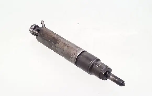 Volkswagen PASSAT B5 Fuel injector 028130201T