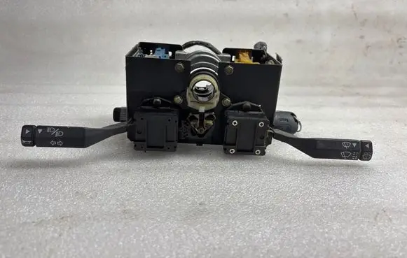 Wiper turn signal indicator stalk/switch