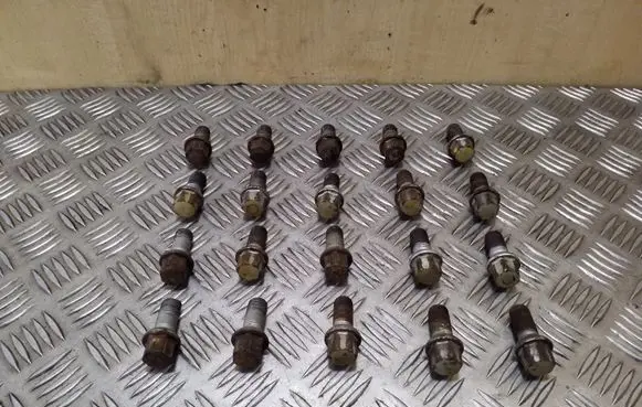 Mercedes-Benz E W212 Nuts/bolts 
