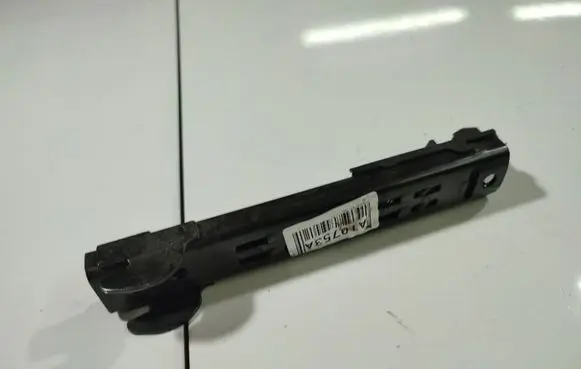 Volkswagen Golf V Seat belt adjustment rail 0015351