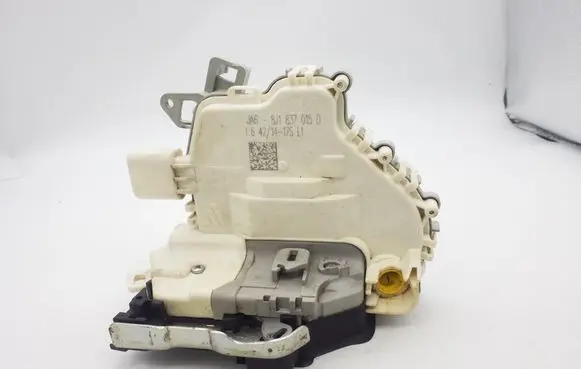Audi Q3 8U Front door lock 8J1837015D