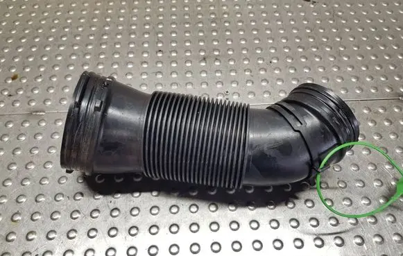 Seat Arona Air intake hose/pipe S27708388 5Q0129684D