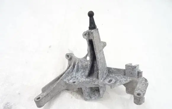 Engine mount bracket