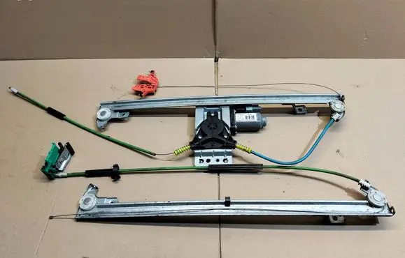 Peugeot Expert Front door electric window regulator 0400983E