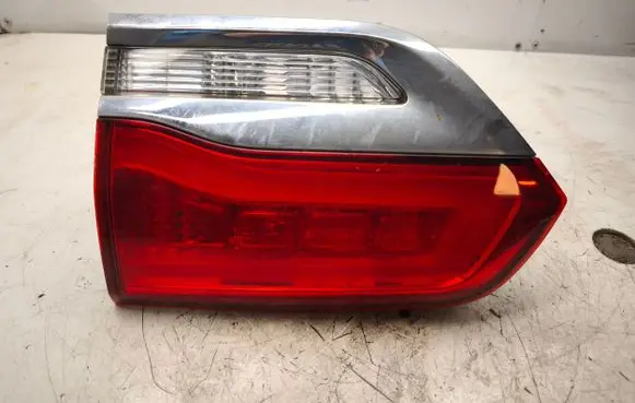 Jeep Grand Cherokee Tailgate rear/tail lights P68110046AD