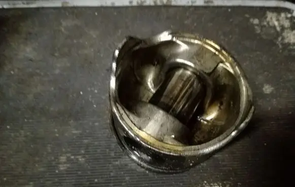 Renault Trafic II (X83) Piston 