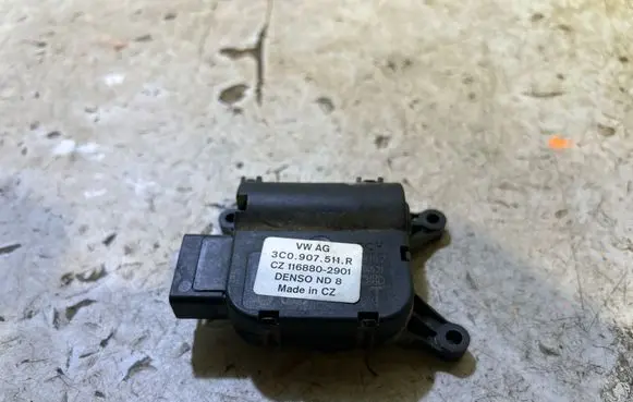 Volkswagen Golf VI Air flap motor/actuator 3C0907511R CZ1168802901