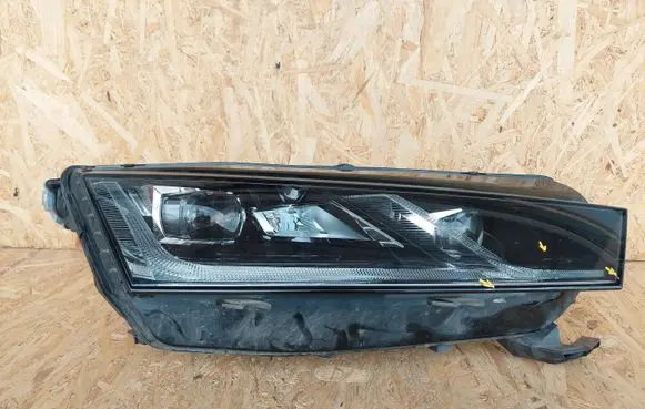 Skoda Octavia Mk4 Headlight/headlamp 5E4941016A 3459051