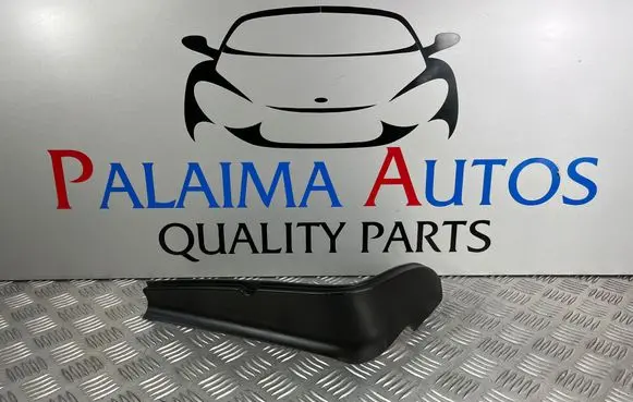 Volkswagen Touran I Rear/tail light trim molding 158691LI
