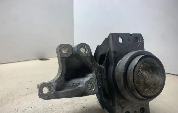Citroen C4 I Picasso Engine mount bracket 9681855180