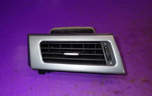 BMW 5 E60 E61 Dashboard air vent grill cover trim 6910731