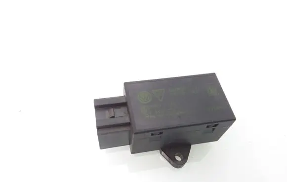 Volkswagen Touareg I Seat heating relay 7L0959772