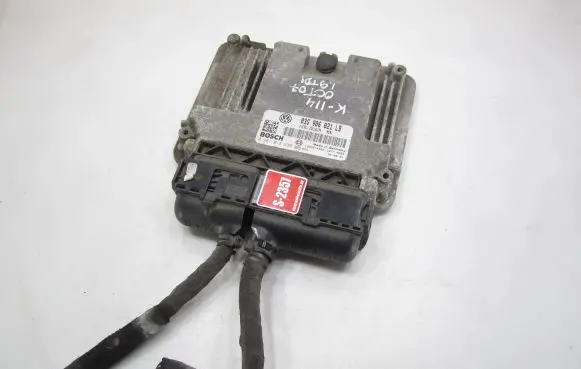 Skoda Octavia Mk2 (1Z) Engine control unit/module 03G906021LB 1039S14582 0281013238
