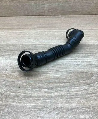 Volkswagen PASSAT B6 Breather hose/pipe 03G103493D