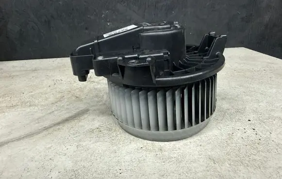 Toyota Auris 150 Heater fan/blower AV2727008103