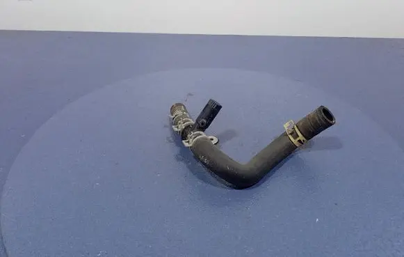 Engine coolant pipe/hose