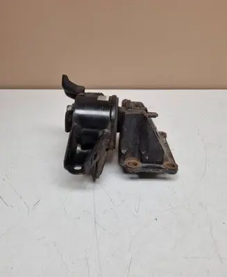 Hyundai Santa Fe Engine mount bracket