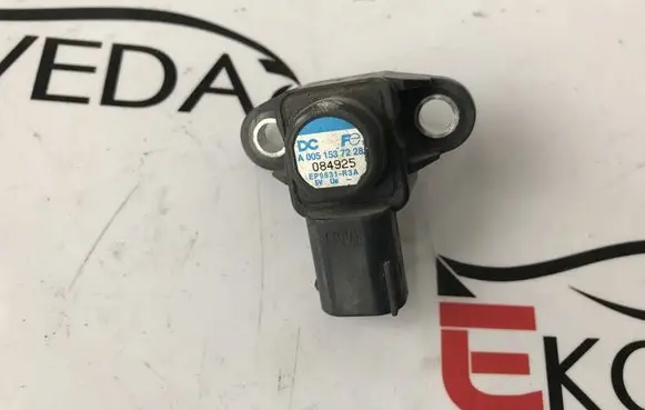 Mercedes-Benz C W204 Air pressure sensor A0051537228