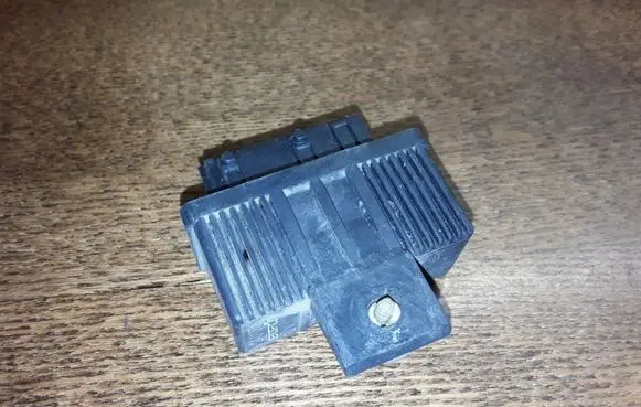 Citroen C3 Fuel pump relay 240107