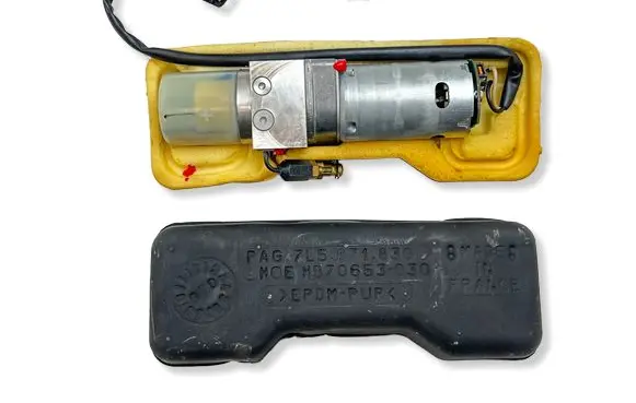 Porsche Cayenne (9PA) Tailgate hydraulic pump motor 7L5827449