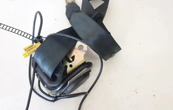 Audi A4 S4 B5 8D Front seatbelt 566267501 284827