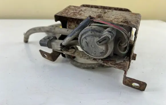 Mitsubishi L200 Air suspension compressor/pump 