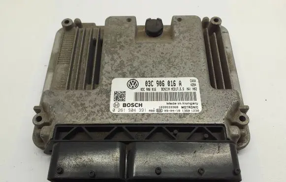 Volkswagen Golf VI Engine control unit/module 03C906016A 03C906016 0261S04391