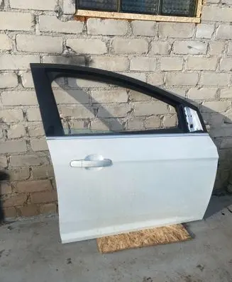 Ford Focus Front door