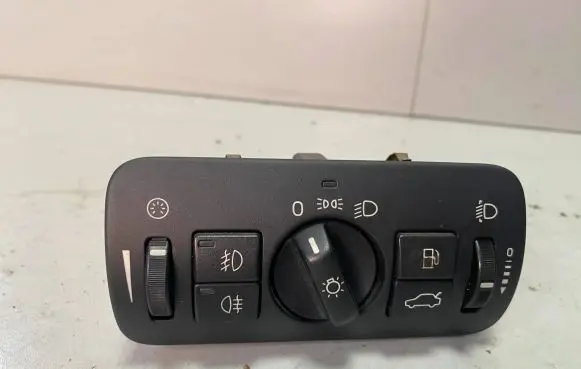 Volvo V70 Light switch 30739415 04066302
