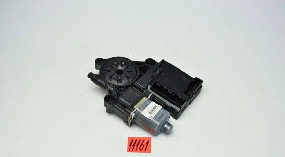 Volkswagen PASSAT B7 Front door window regulator motor 3C0959793C