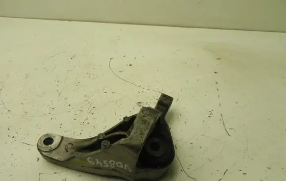 Ford Focus Engine mounting bracket 3M516P093AE VD8549