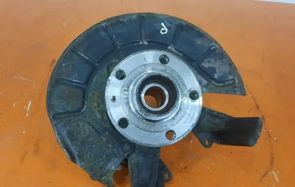 Volkswagen Golf V Front wheel hub spindle knuckle