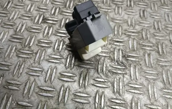 Toyota Yaris Electric window control switch