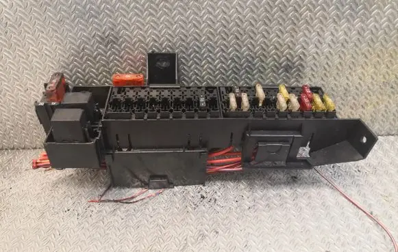 Mercedes-Benz E W210 Fuse box set 2105460543