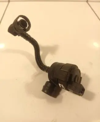 BMW 3 E90 E91 Valve vacuum 7551262