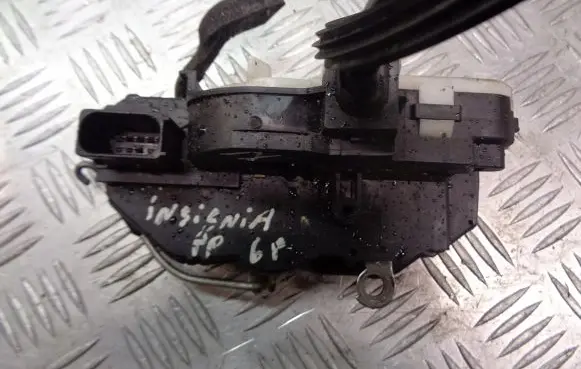 Opel Insignia A Front door lock