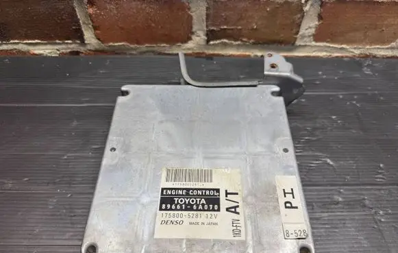 Toyota Land Cruiser (J120) Engine control unit/module 896616A070 1758005281