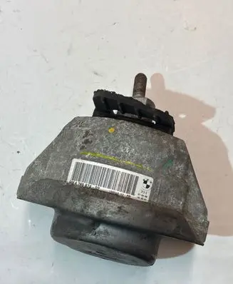 BMW 5 E60 E61 Engine mount bracket 6769874 15934612