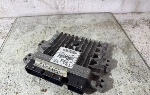 Renault Megane III Engine control unit/module 237100120R 28252915