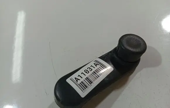 Renault Clio III Front door window winding handle 7700811387