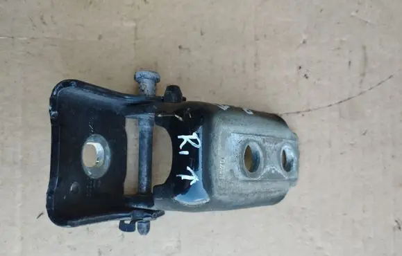 Peugeot 508 Front door upper hinge