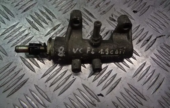 Opel Vectra C Fuel distributor 55203803