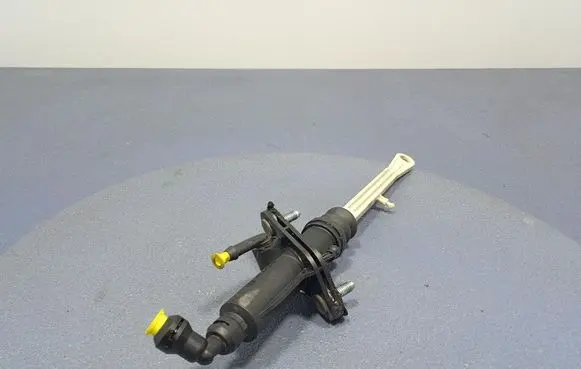 Volvo V70 Clutch master cylinder 30651400